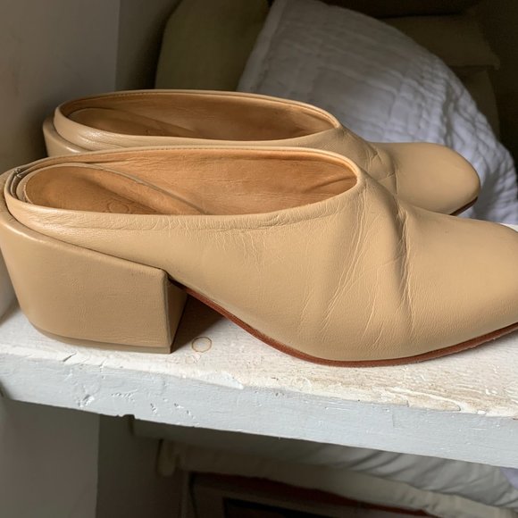 ZOU XOU Sabot Mule in Camel, Size 7 - Picture 7 of 7